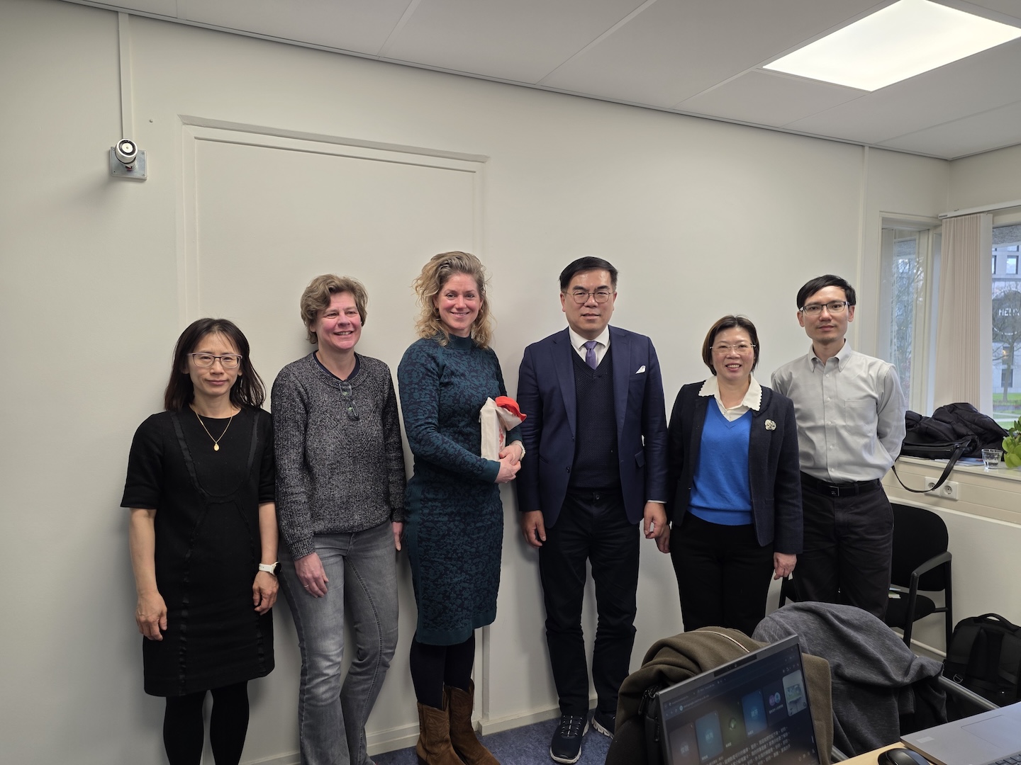 圖4 部長拜訪瓦赫寧恩大學討論食品廢棄物監測框架